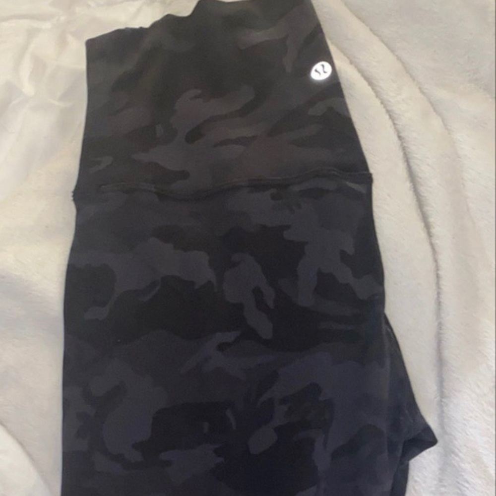 COPY - Lululemon camo size 8 leggings